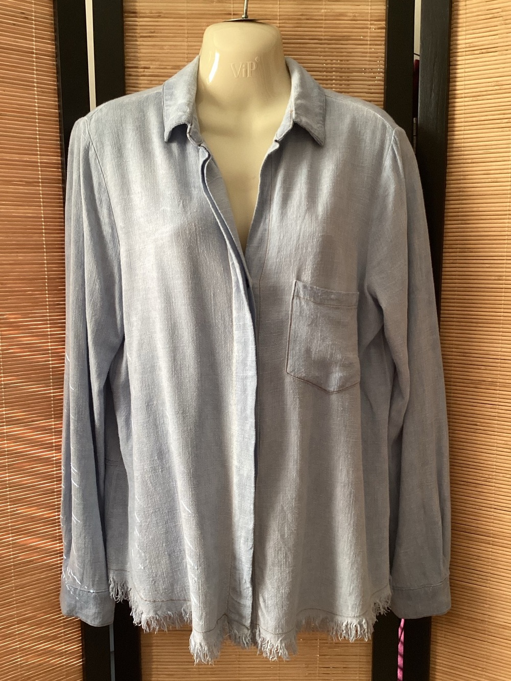 Umgee Linen Blend Light Blue Shirt Sz S frayed hem button down EUC